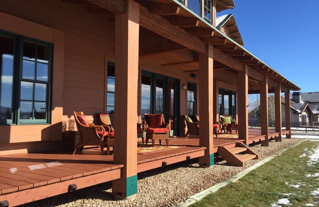 Elbow Room Ranch - Queen Suite