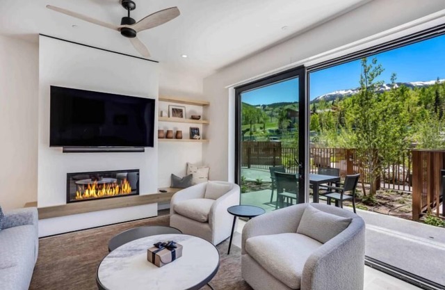 Electric Pass Lodge 105