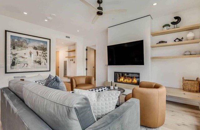 Electric Pass Lodge 205