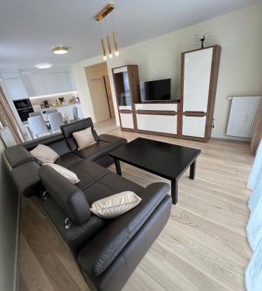 Elegant 2 Bed Apartment free Garage