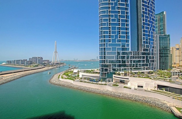 Elegant 2BR in Dubai Marina - Luxury Awaits You!