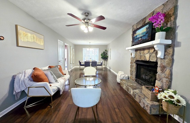 Elegant 3-Bedroom Home w/Private Fenced Backyard