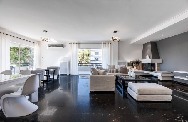 Elegant 3 dbrm apt iin the Heart of Glyfada