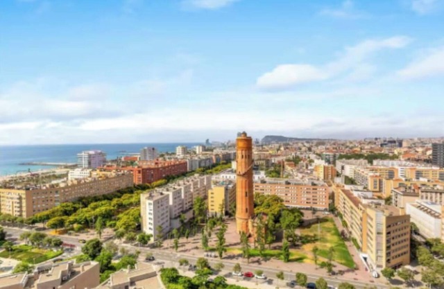 Elegant 4-Bedroom Penthouse with Terrace, Sea Views