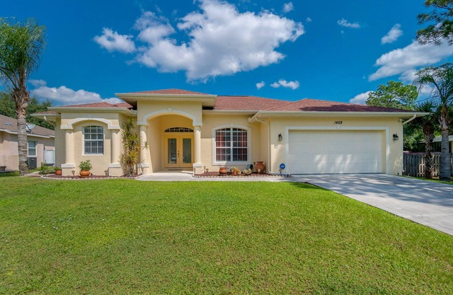 Elegant and Spacious House - Modern Furnished Vacation Rental in North Port