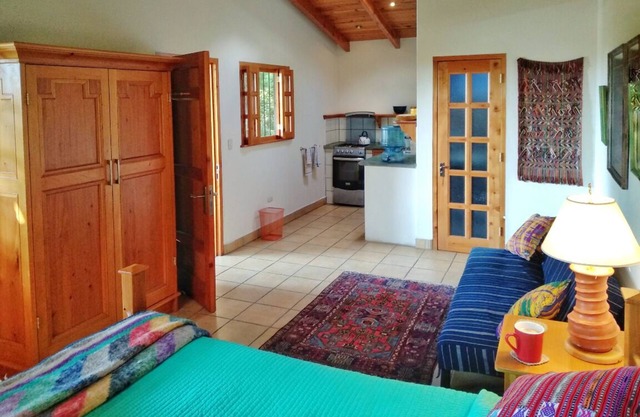 Elegant Apt + Atitlan/Volcano Views @7 Volcanes