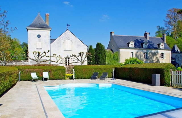 Elegant B&B in La Ménitré with heated pool and wifi