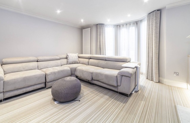 Elegant Central 4 Storey 5 BDR flat