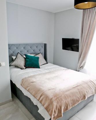 Elegant City Center Apartment 7B