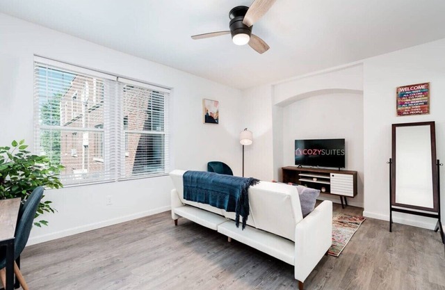 Elegant Cozysuites 2BR Condo w/parking! 03