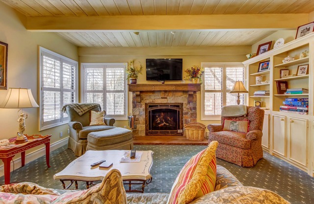 Elegant European Condo w/Creek-Front Location
