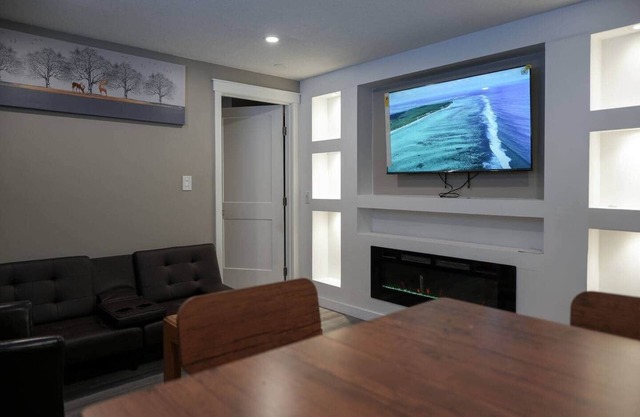 Elegant Family Suite by Stadium, Airport, Shopping