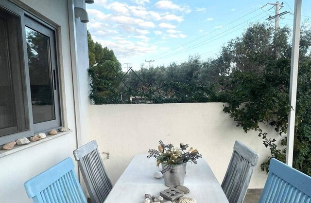 Elegant guest house in Vari