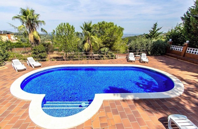 Elegant Mountain Villa just 30km to Barcelona