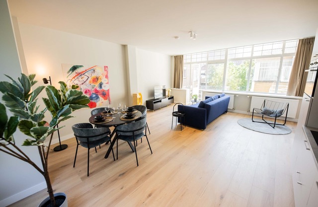Elegant Oasis 2BDR Apartment WS