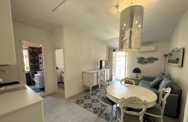 Elegant Red Room Mottino23