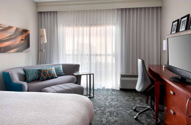 Elegant Room Near Tourist Spots w/Hot Tub, Pool Access, and Free Parking