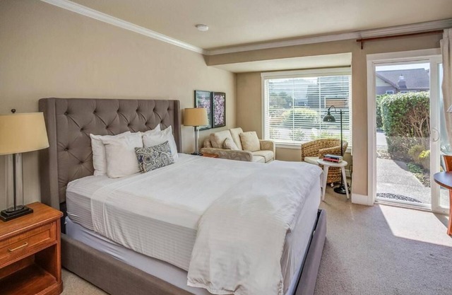 Elegant Rooms with Modern Comforts – Just Minutes from the Beach!