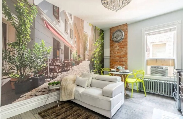 Elegant style 1 BR suite Walk to Lake City Downtown