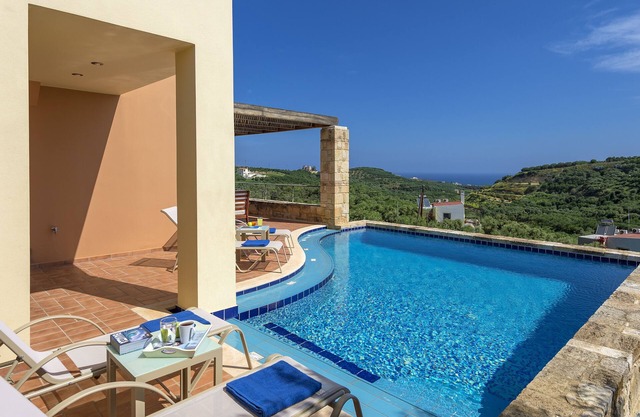 Elegant three bedroom villa with amazing view and a heating pool