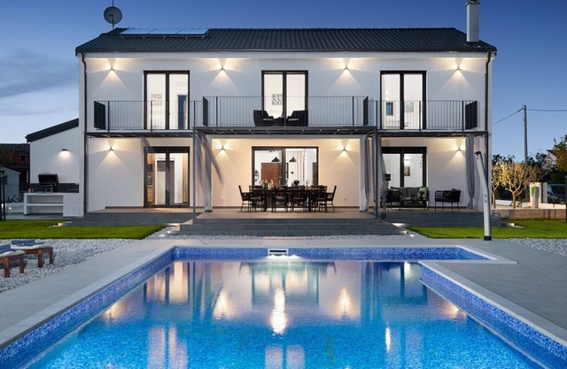 Elegant Villa Dolce Bacio with a swimming pool