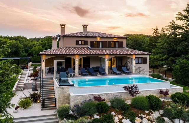 Elegant Villa Near the Beach