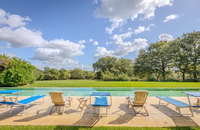 Elegant villa with pool in the Tuscan countryside, 45 minutes’ drive from the beaches of Argentario