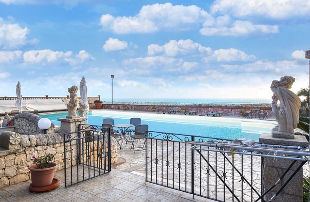 Elegant villa with sea view near Modica in the south of Sicily.