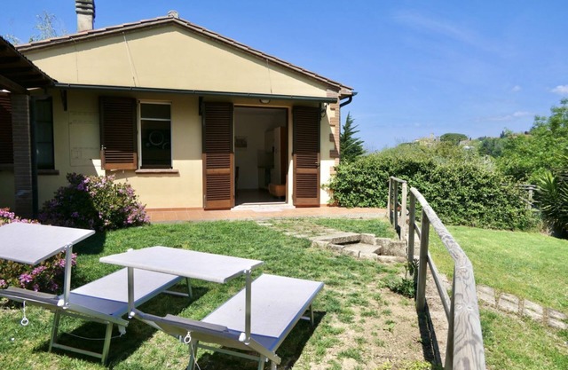 Elena cottage, ground floor, WIFI, barbecue, fenced garden, parking.