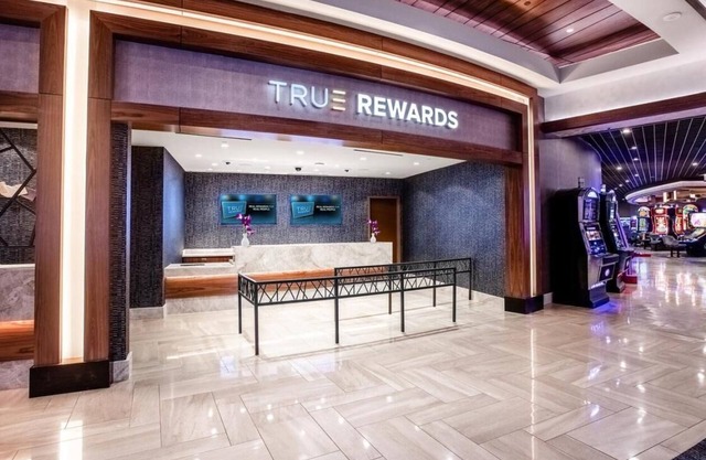Elite 2 Queens at The STRAT Hotel, Casino & Tower