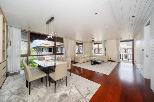 Elite Harbor Living - Royal Marina Penthouse RPM 6B with Panoramic Rooftop Terrace