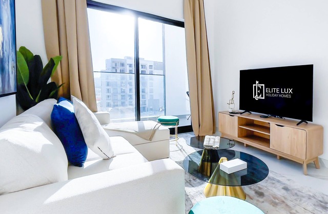 Elite LUX Holiday Homes - Luxe Gardenia 2BR Haven in Arjan, Dubai