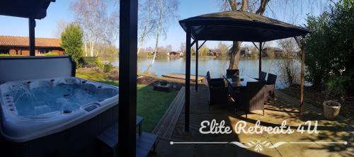 Elite Retreats 4U Lakeside Hot Tub Log Cabin at Tattershall Lakes Park