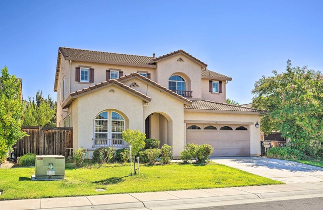 Elk Grove House w/Grill ~ 3 Mi to Old Town!
