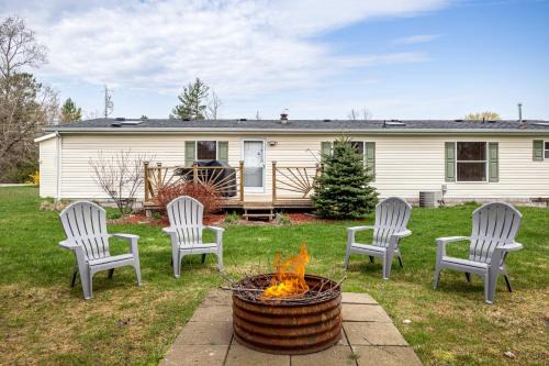 Elk Rapids Retreat 3BDR Vacation Home Newly Renovated ➠ 136