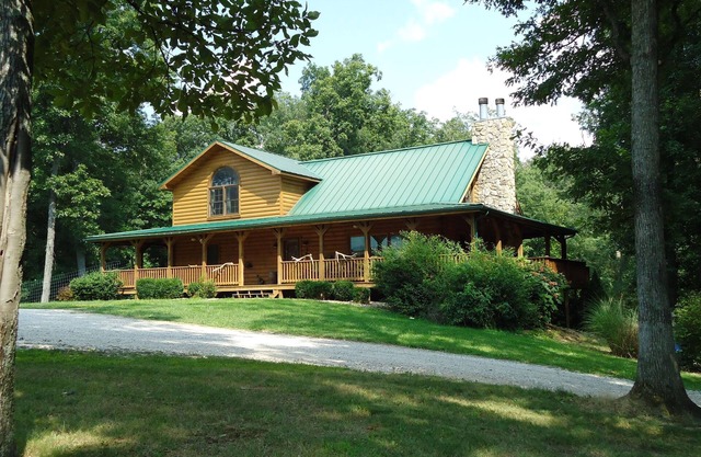 Elk Ridge Ranch ~ Luxury Log Lodge ~ 5 Plus Bedrooms ~ 3 Fire Places