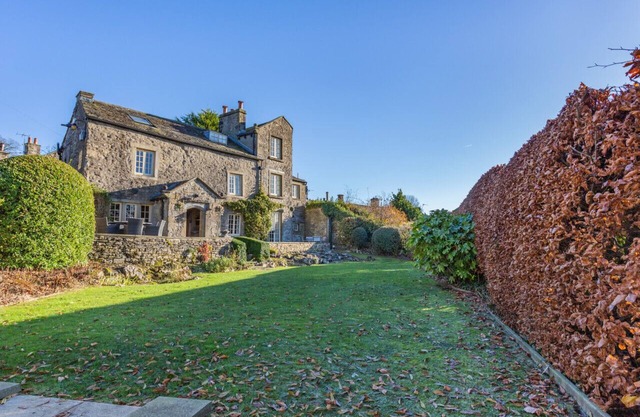 Ellesmere House - Five Bedroom House, Sleeps 10