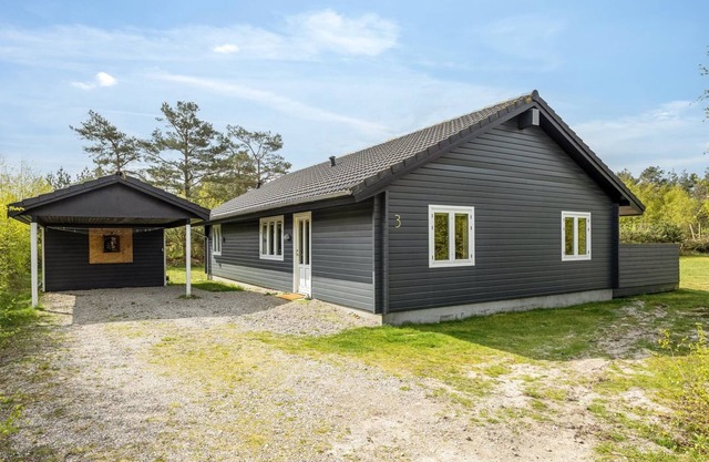 "Ellie" - 300m from the sea by Interhome