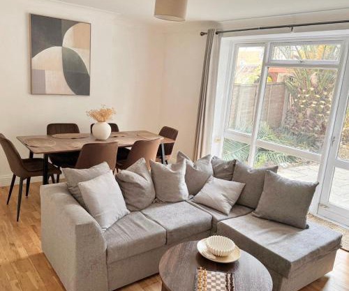 Elysian Nights- Luxe 3 Bedroom Palm Garden Retreat in Central London