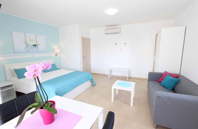 EMANUEL Studio with Balcony 2