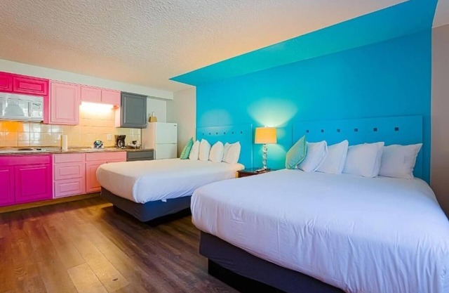Embrace the Coastal Vibe! Pet-friendly Property, Free Parking, Kitchenette!