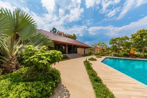 Emerald Garden Retreat