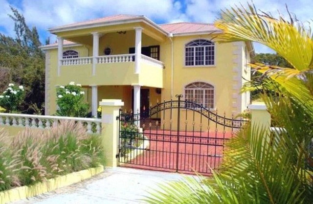 “Emerald Manor” Island Home In Barbados