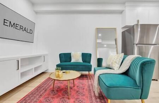 Emerald: Stylish Lower-Suite in Trendy Killarney