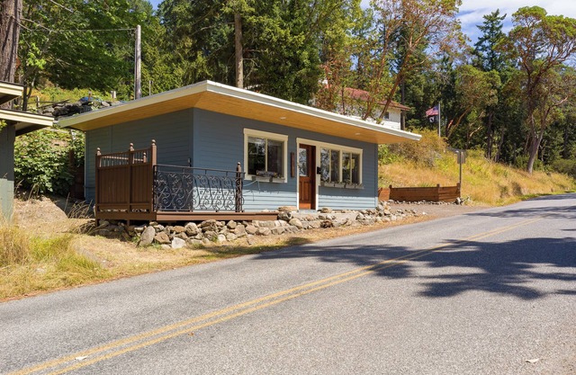 Emily's Cottage at Cayou Channel - Orcas Island