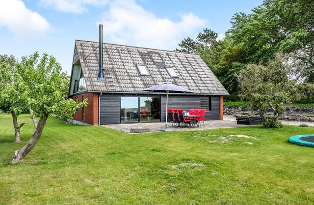 "Emin" - 100m from the sea by Interhome