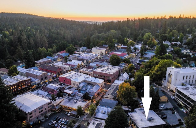 Empire Suite - Industrial modern apt in town