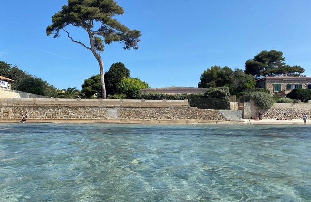 En 1ère Ligne de la Plage de Sable fin des Sablettes ! Accès Direct et Privé !