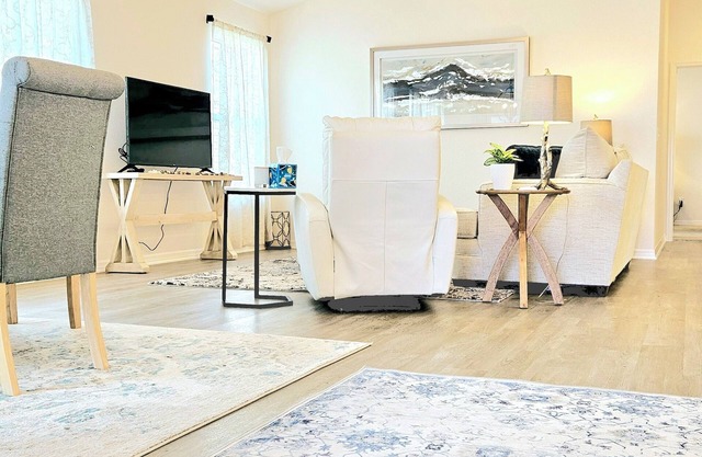 Enchanting 2-bedroom house near Eastport and Sawgrass Grove in The Villages