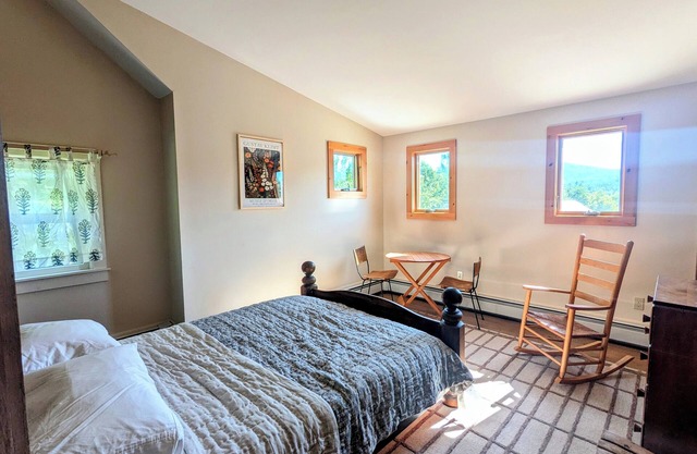 Enchanting 4-bedroom cottage with a view in Weston